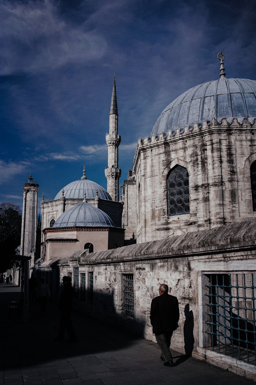 God’s Existence: An Objective&nbsp;Analysis